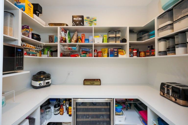 Photo of property in 33 Hartwell Drive, Kelvin Grove, Palmerston North, 4470