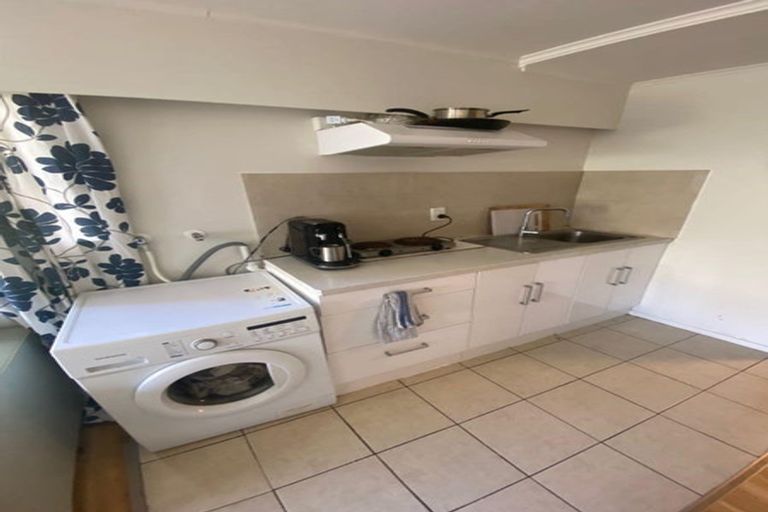 Photo of property in 19 Thurleigh Grove, Karori, Wellington, 6012