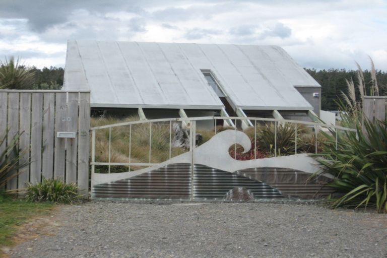 Photo of property in 30 Kent Avenue, Waitarere Beach, Levin, 5510