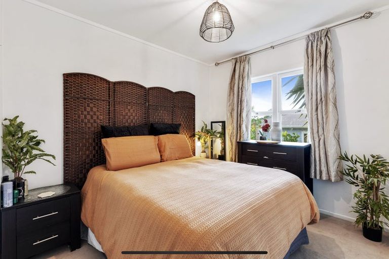 Photo of property in 19 Lanigan Street, Birkdale, Auckland, 0626