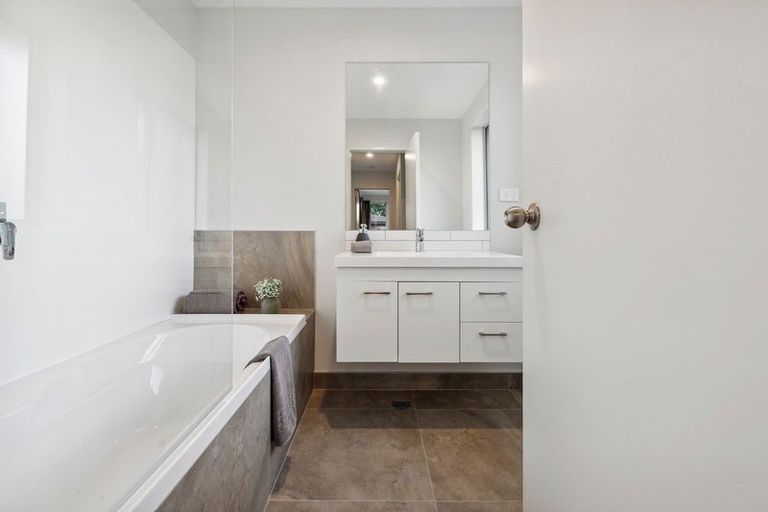 Photo of property in 4c Bosun Place, Te Atatu Peninsula, Auckland, 0610