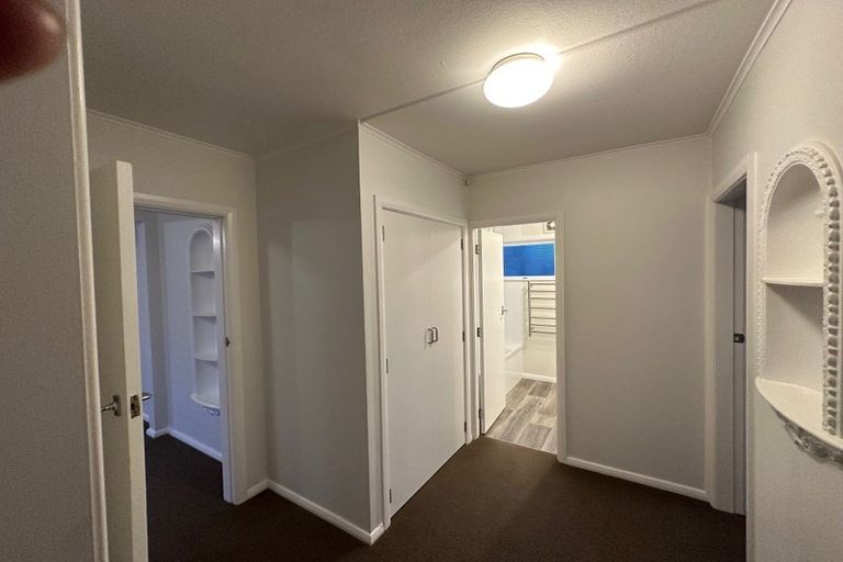 Photo of property in 18 Saulbrey Grove, Woburn, Lower Hutt, 5010