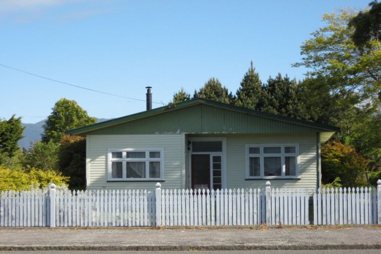 Photo of property in 48 Brougham Street, Westport, 7825