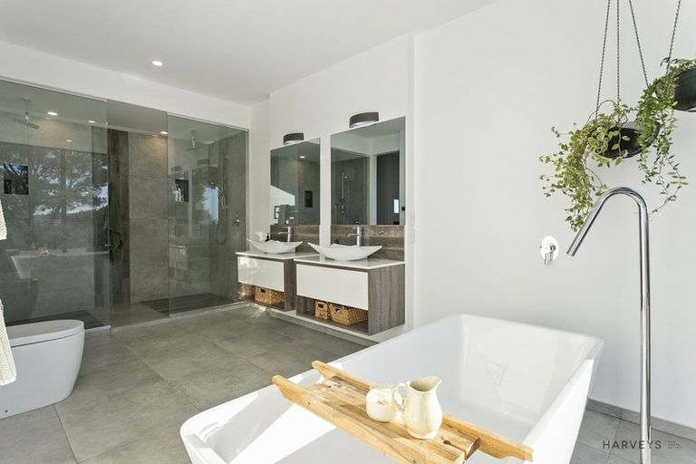 Photo of property in 182 Scenic Drive, Titirangi, Auckland, 0604