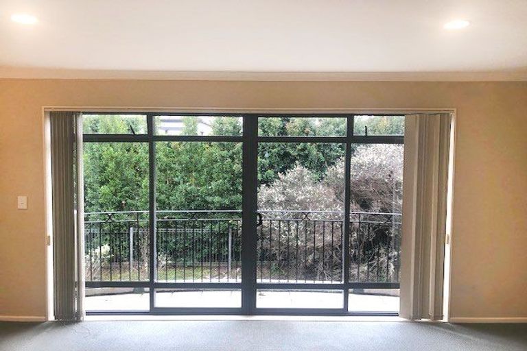 Photo of property in 60 English Oak Drive, Schnapper Rock, Auckland, 0632