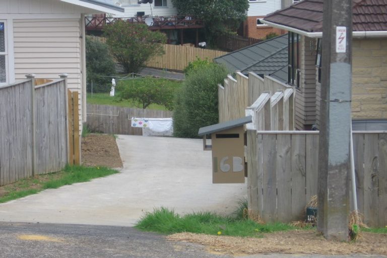 Photo of property in 2/16 Peach Road, Glenfield, Auckland, 0629