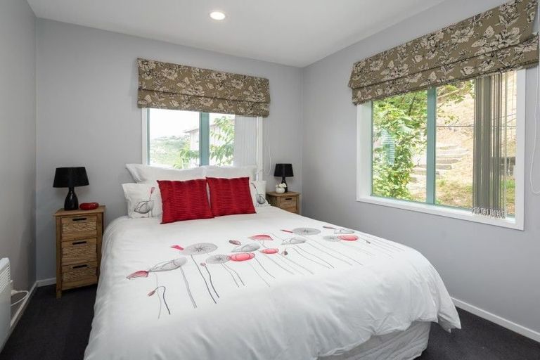 Photo of property in 93a Kelburn Parade, Kelburn, Wellington, 6012