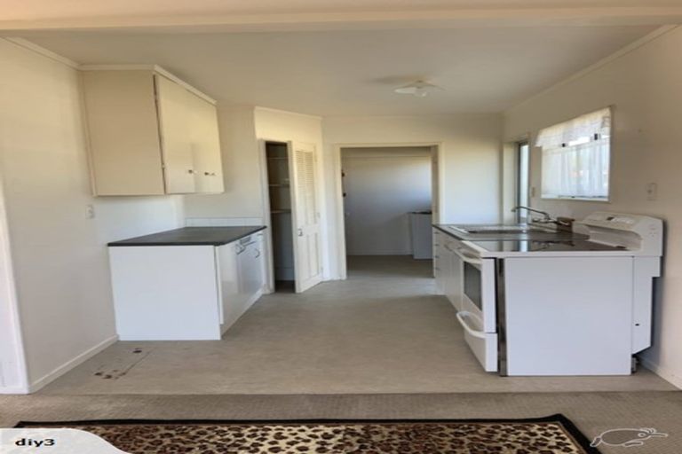 Photo of property in 5 Hinerau Street, Henderson, Auckland, 0612