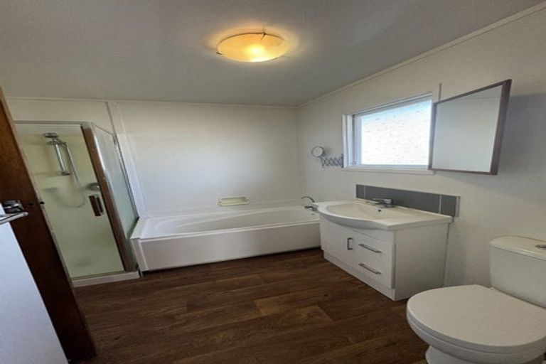 Photo of property in 55 Taioma Crescent, Te Atatu Peninsula, Auckland, 0610