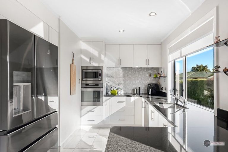 Photo of property in 40 Saint Ronans Avenue, Waterloo, Lower Hutt, 5011