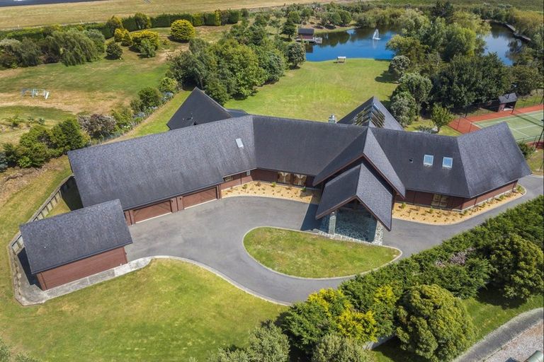 Photo of property in 132 Milne Drive, Paraparaumu, 5032