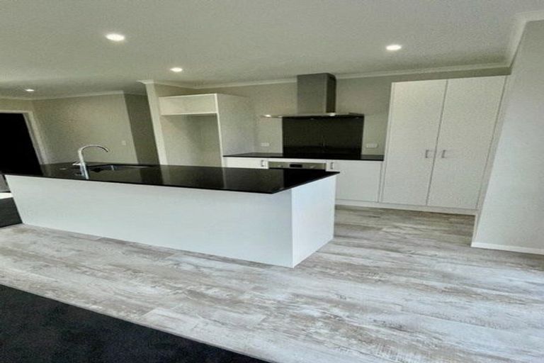 Photo of property in 5 Koru Loop, Paraparaumu, 5032