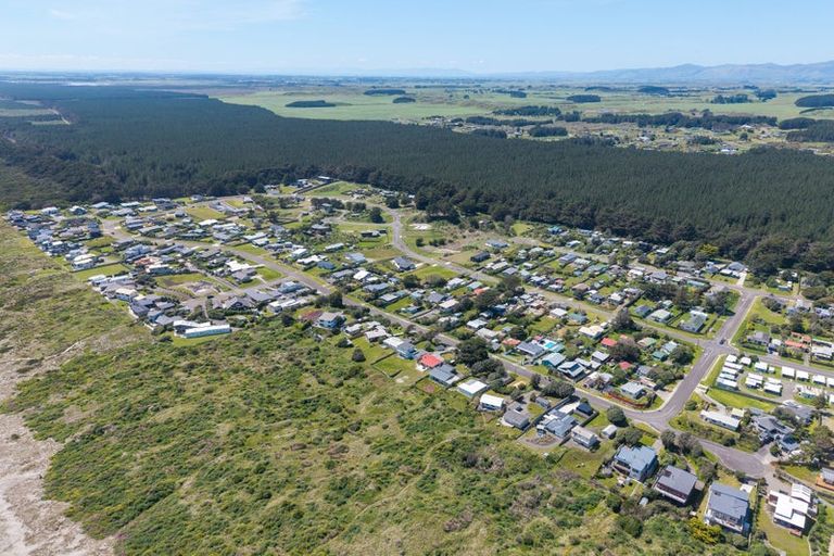 Photo of property in 7 Kent Avenue, Waitarere Beach, Levin, 5510