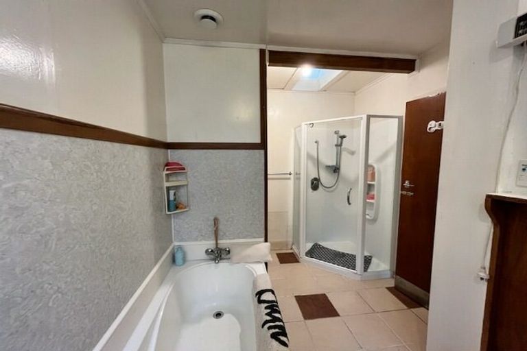 Photo of property in 184 Old Titirangi Road, Titirangi, Auckland, 0604