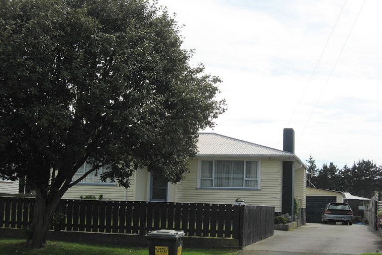 Photo of property in 12 Lee Street, Castlecliff, Whanganui, 4501