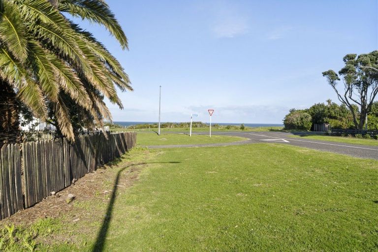 Photo of property in 1 Tennyson Street, Opunake, 4616