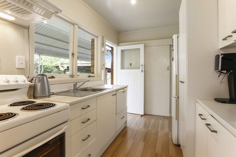 Photo of property in 27 Merriefield Avenue, Forrest Hill, Auckland, 0620