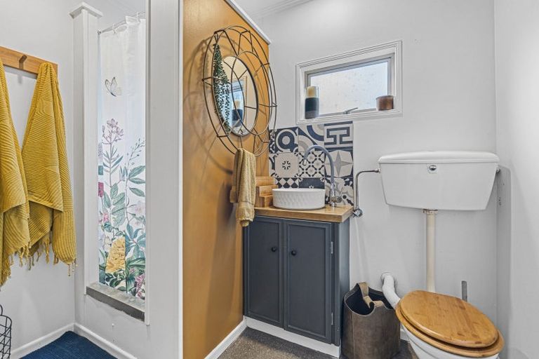 Photo of property in 15 Linda Street, Oakura, 4314