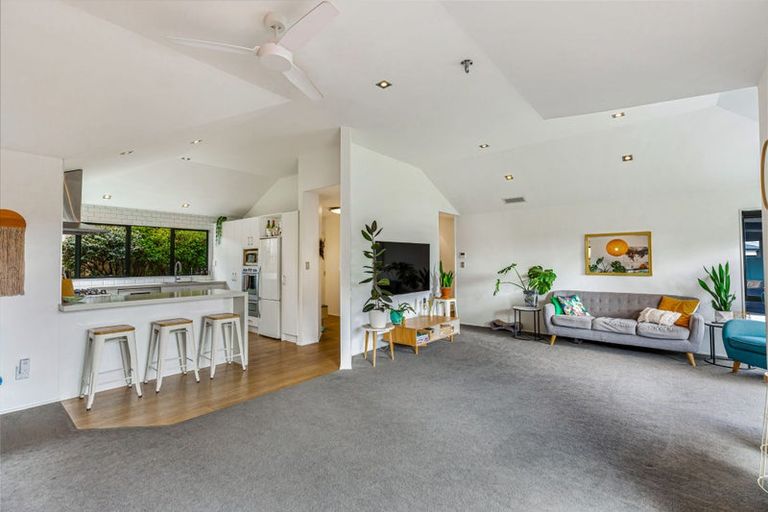 Photo of property in 19 Hamurana Place, Te Atatu Peninsula, Auckland, 0610