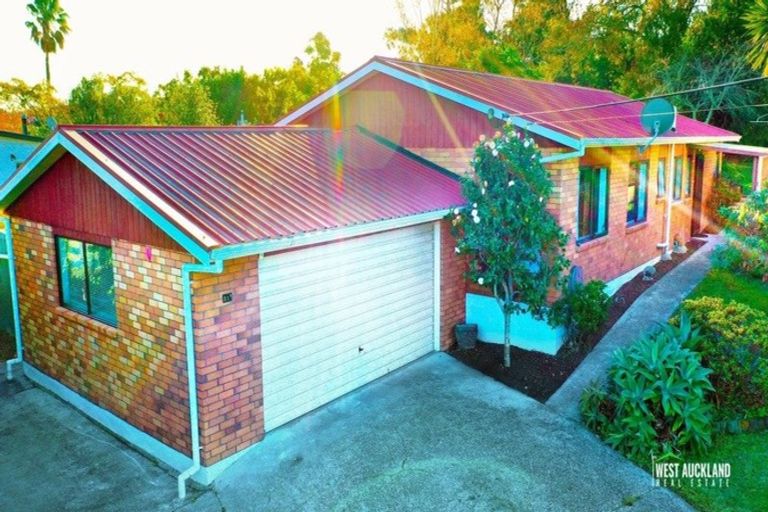 Photo of property in 31 Chorley Avenue, Massey, Auckland, 0614