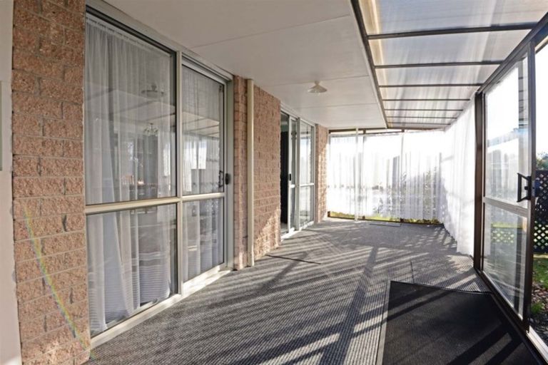 Photo of property in 23 Oakley Crescent, Hornby, Christchurch, 8042