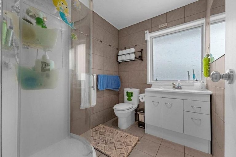 Photo of property in 12 Suwyn Place, Weymouth, Auckland, 2103