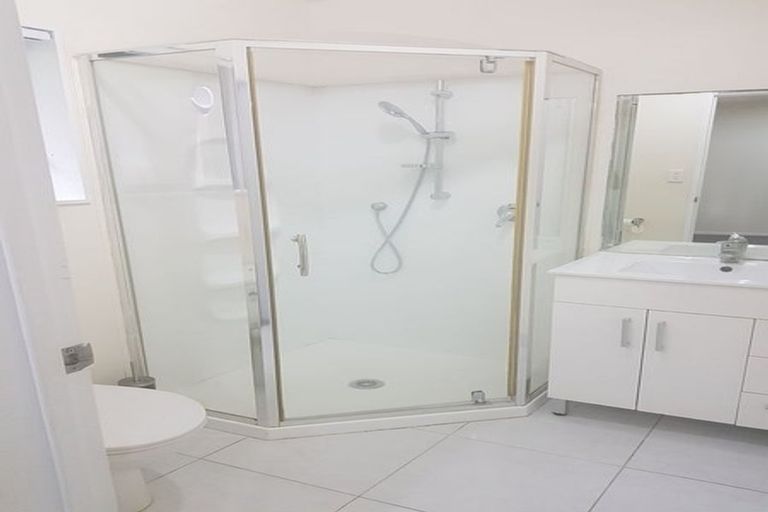 Photo of property in 79a Stanley Road, Glenfield, Auckland, 0629