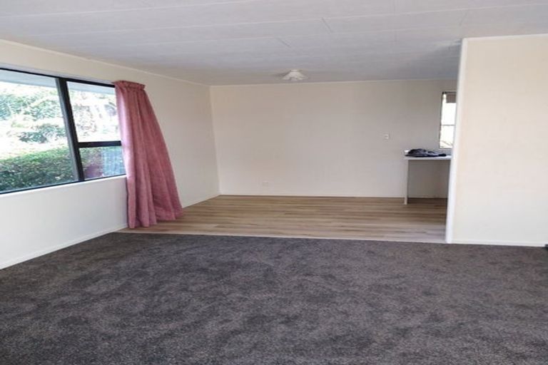 Photo of property in 11 Arde Place, Massey, Auckland, 0614