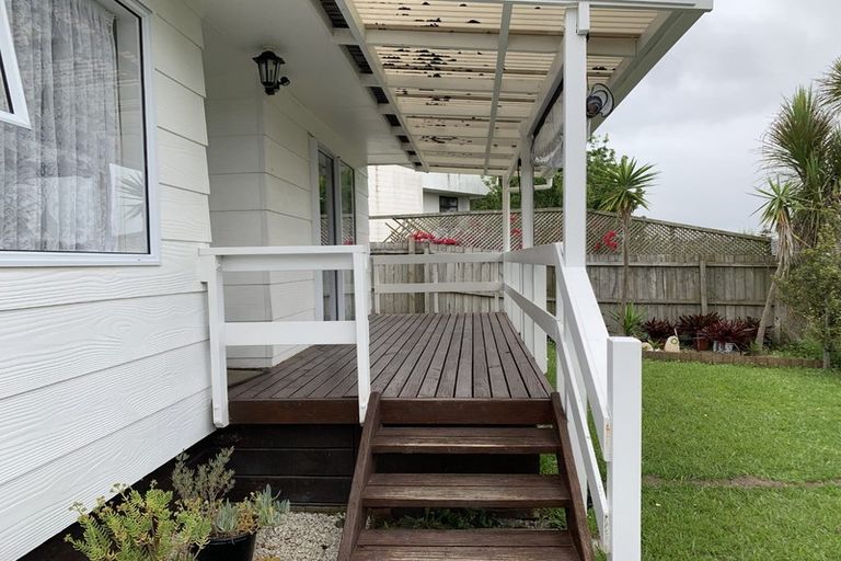 Photo of property in 2/82 Roberts Road, Te Atatu South, Auckland, 0610