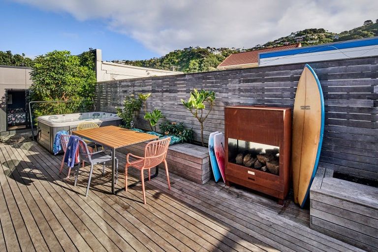 Photo of property in 15 Rua Street, Lyall Bay, Wellington, 6022