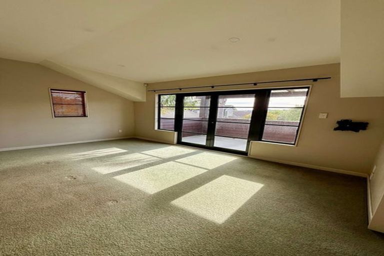 Photo of property in 2 Oakway Drive, Schnapper Rock, Auckland, 0632