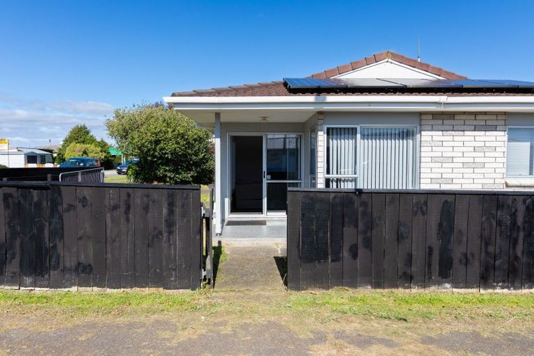 Photo of property in 57 Mclean Street, Woodville, 4920