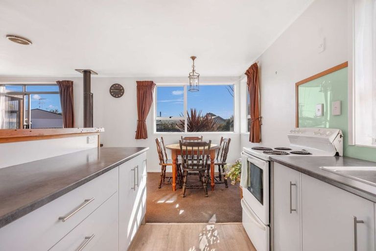 Photo of property in 17 Barnard Road, Fairy Springs, Rotorua, 3015