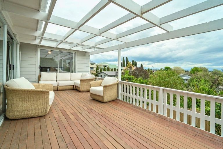 Photo of property in 11 Busby Hill, Havelock North, 4130