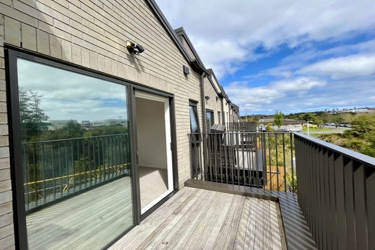 Photo of property in 10/28 Westgate Drive, Westgate, Auckland, 0614