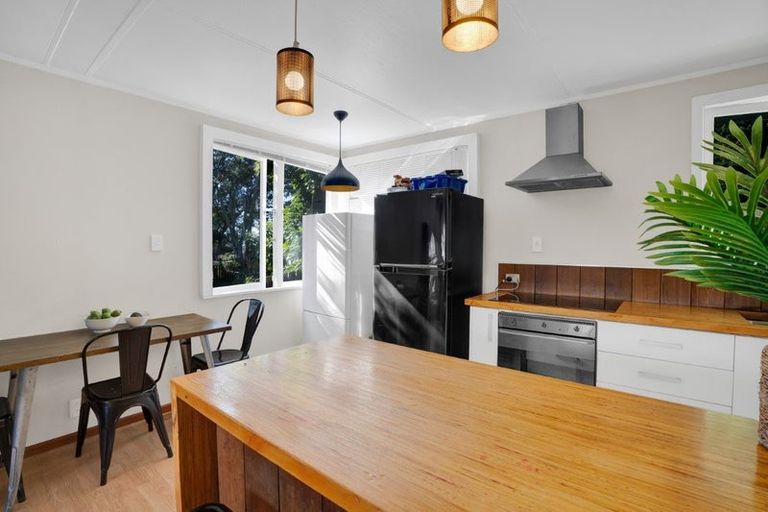 Photo of property in 13 Brixham Place, Merrilands, New Plymouth, 4312