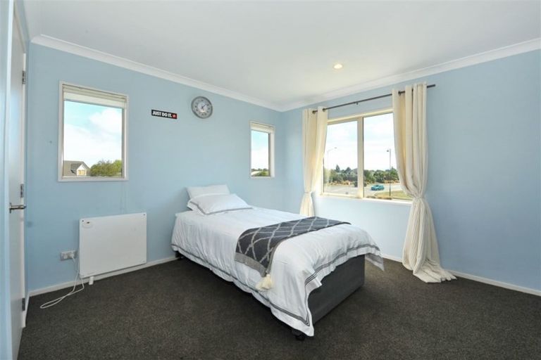 Photo of property in 35 Mataroa Place, Parklands, Christchurch, 8083