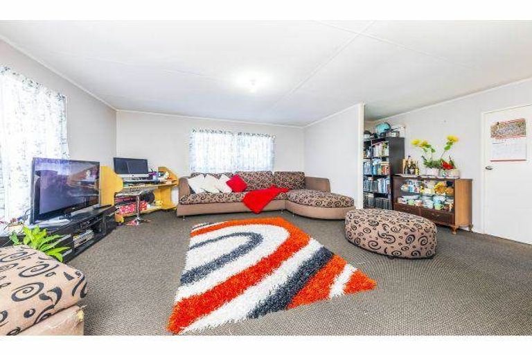 Photo of property in 137 Mahia Road, Wattle Downs, Auckland, 2103