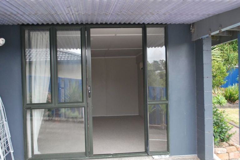 Photo of property in 5 Beaudine Avenue, Glenfield, Auckland, 0629