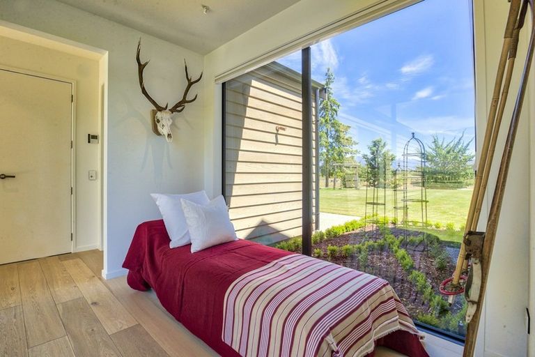 Photo of property in 2 Little Orchard Way, Wanaka, 9382