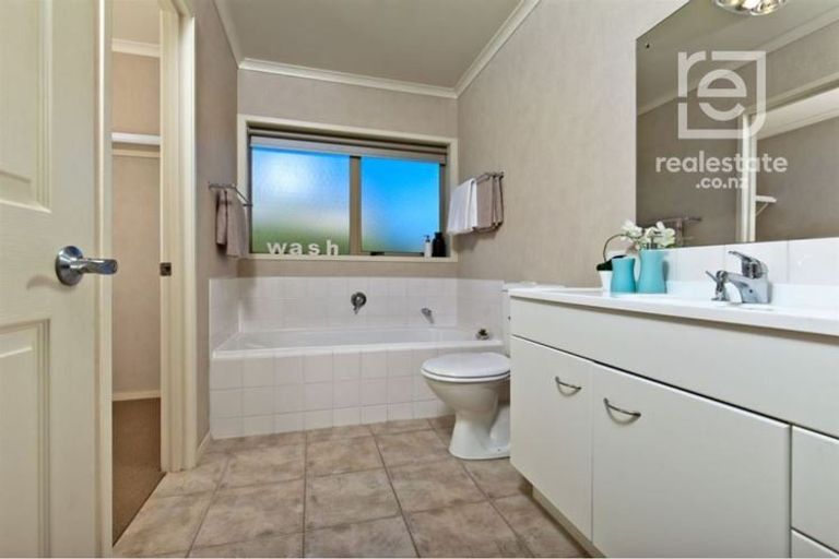 Photo of property in 112a Matipo Road, Te Atatu Peninsula, Auckland, 0610