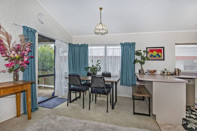 Photo of property in 2/24 Station Road, Takanini, 2112