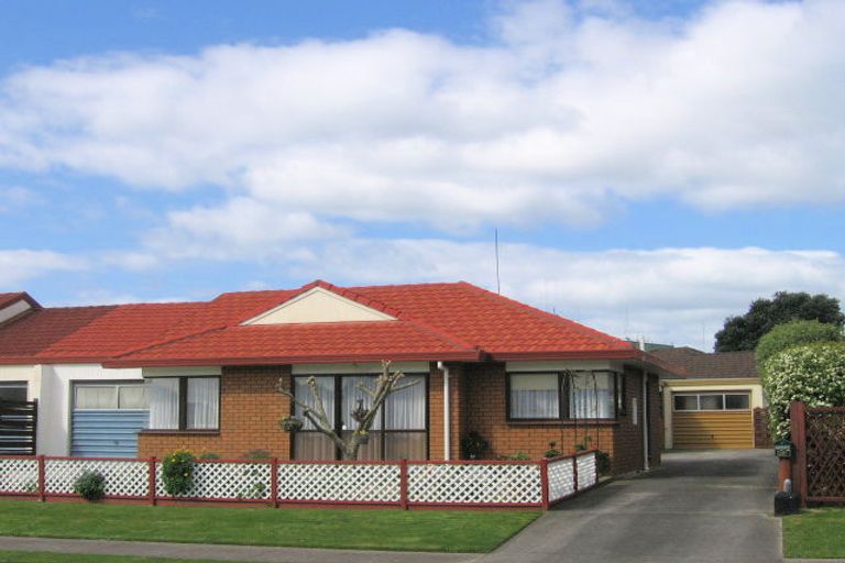 Photo of property in 1 Inverell Place, Mount Maunganui, 3116