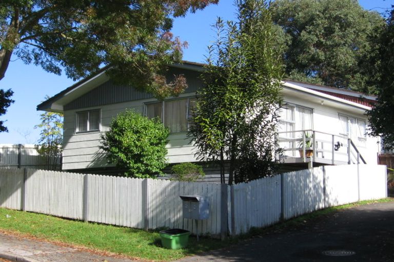 Photo of property in 2/7 Eterna Place, Clover Park, Auckland, 2019