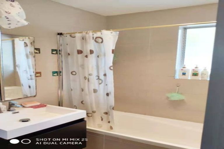 Photo of property in 27 Fitzwater Place, Henderson, Auckland, 0612