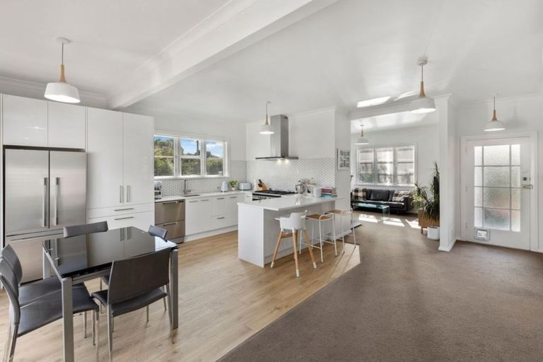 Photo of property in 16 Avon Street, Waterloo, Lower Hutt, 5011