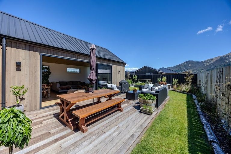 Photo of property in 16 Guthrie Street, Lake Hawea, 9382