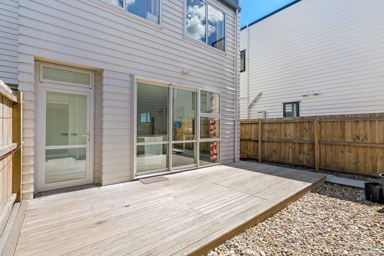 Photo of property in 9 Taupinga Way, Takanini, 2112