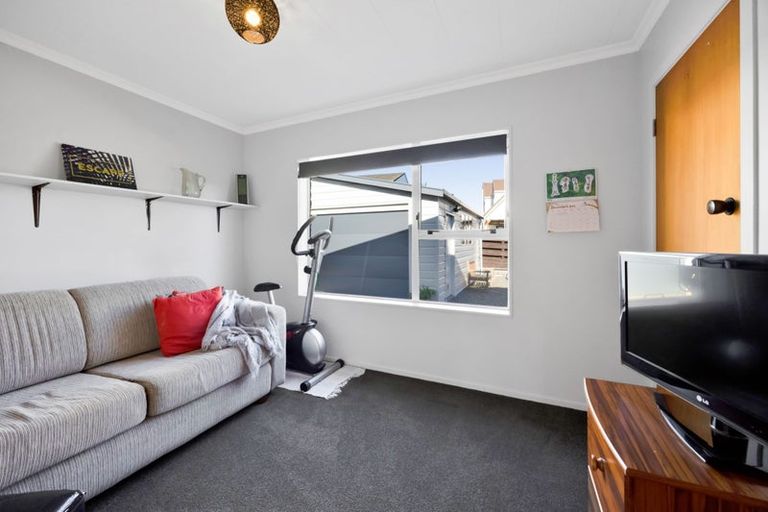 Photo of property in 34 Branch Road, Highlands Park, New Plymouth, 4312