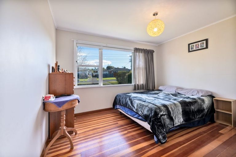 Photo of property in 18 Huruhuru Road, Massey, Auckland, 0614
